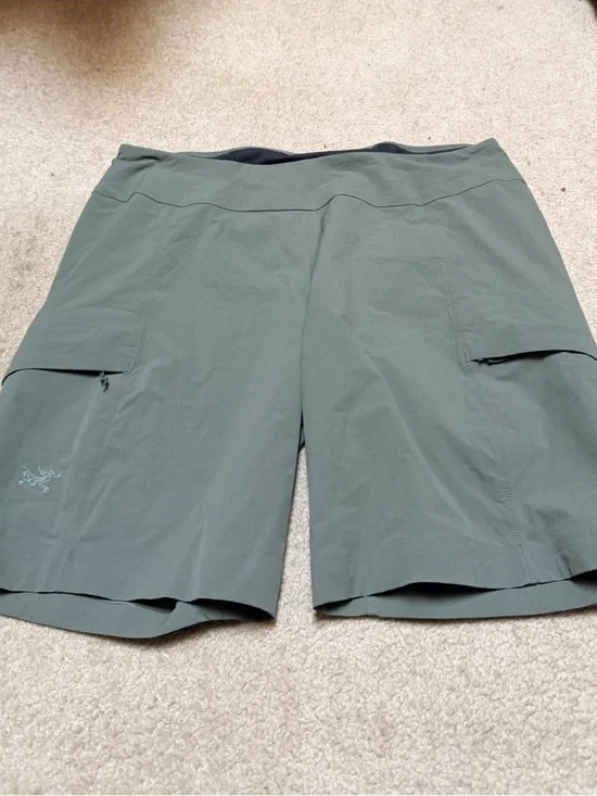 Arc’teryx Shorts - Sage Green - Picture 1 of 2